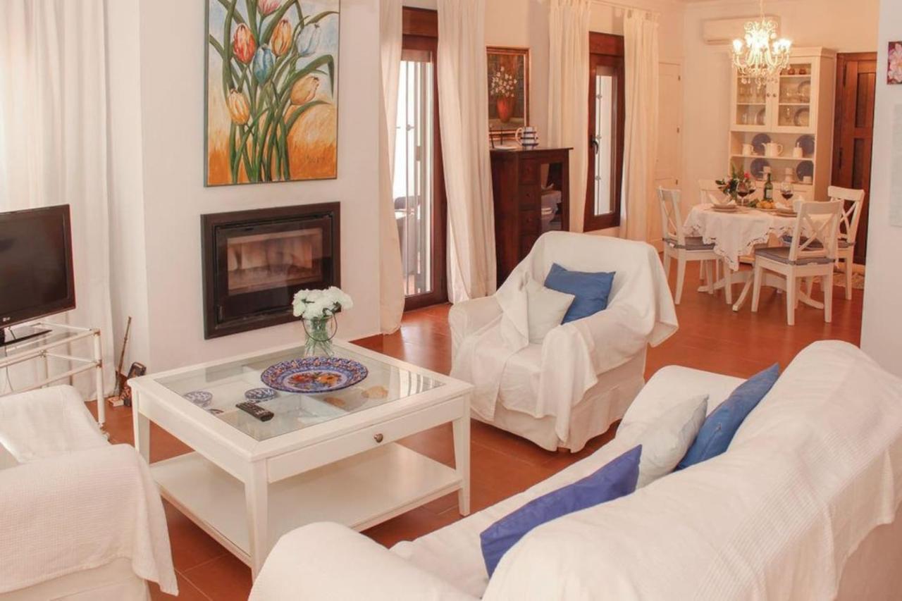 Fuentezuelas Pool Villa Sayalonga Bagian luar foto