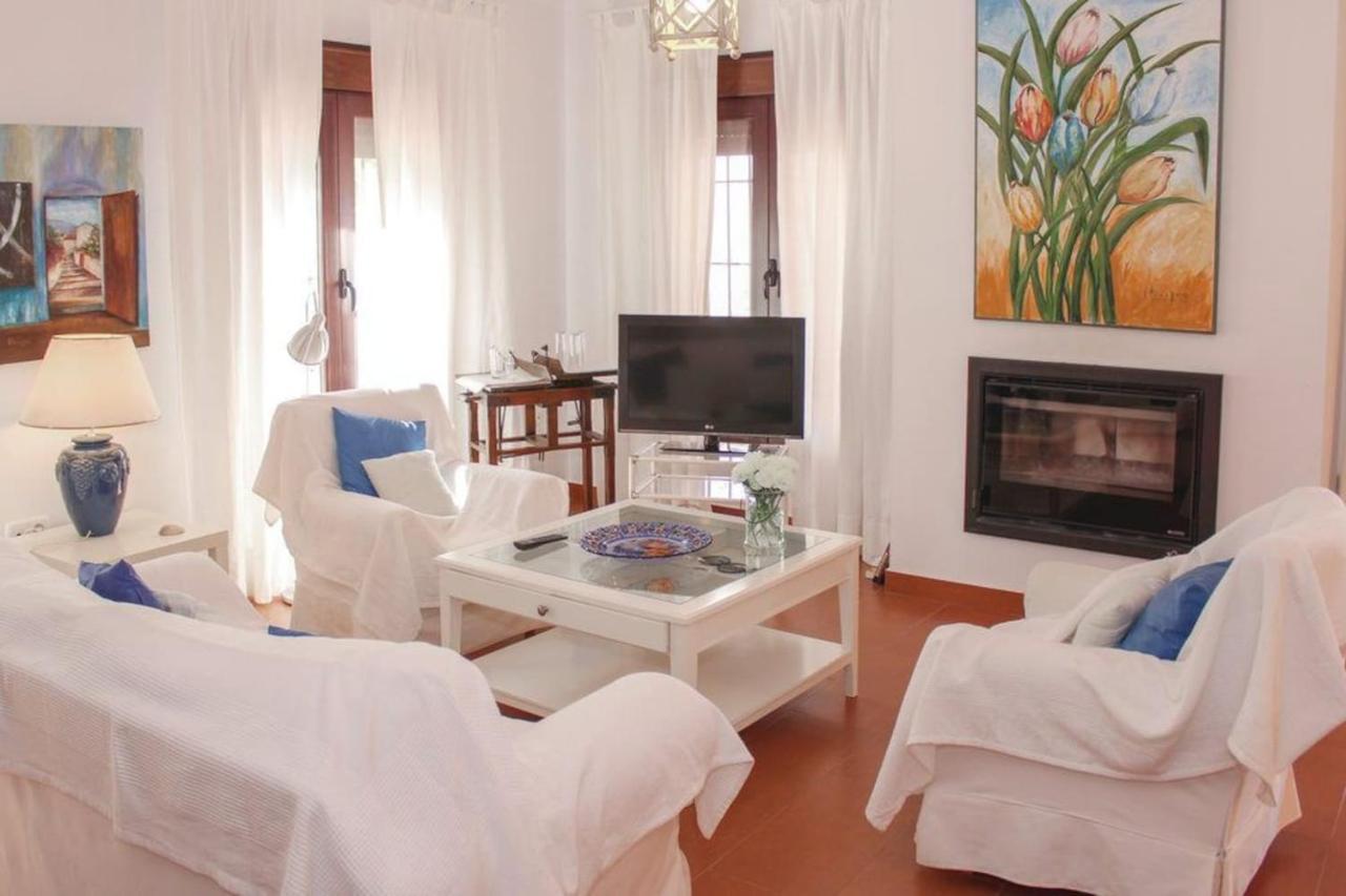 Fuentezuelas Pool Villa Sayalonga Bagian luar foto